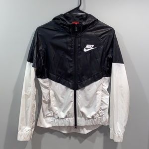 Great condition windbreaker